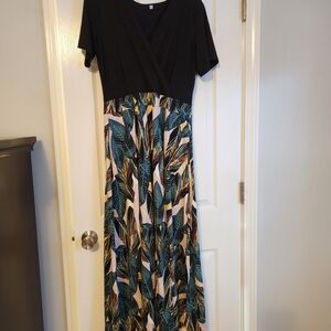 Elegant Black and Green Leaf Print Maxi Dress